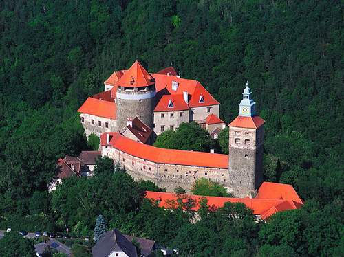 Cтаринный замок Шлайнинг (Burg Schlaining) на юге Австрии, штаб-квартира Австрийского Учебного Центра Миротворчества и Урегулирования Конфликтов